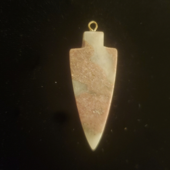 New Carved Rhodonite Arrowhead Pendant. - Picture 12 of 14
